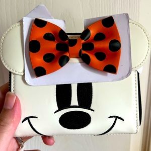 Disney glow in the dark Minnie wallet